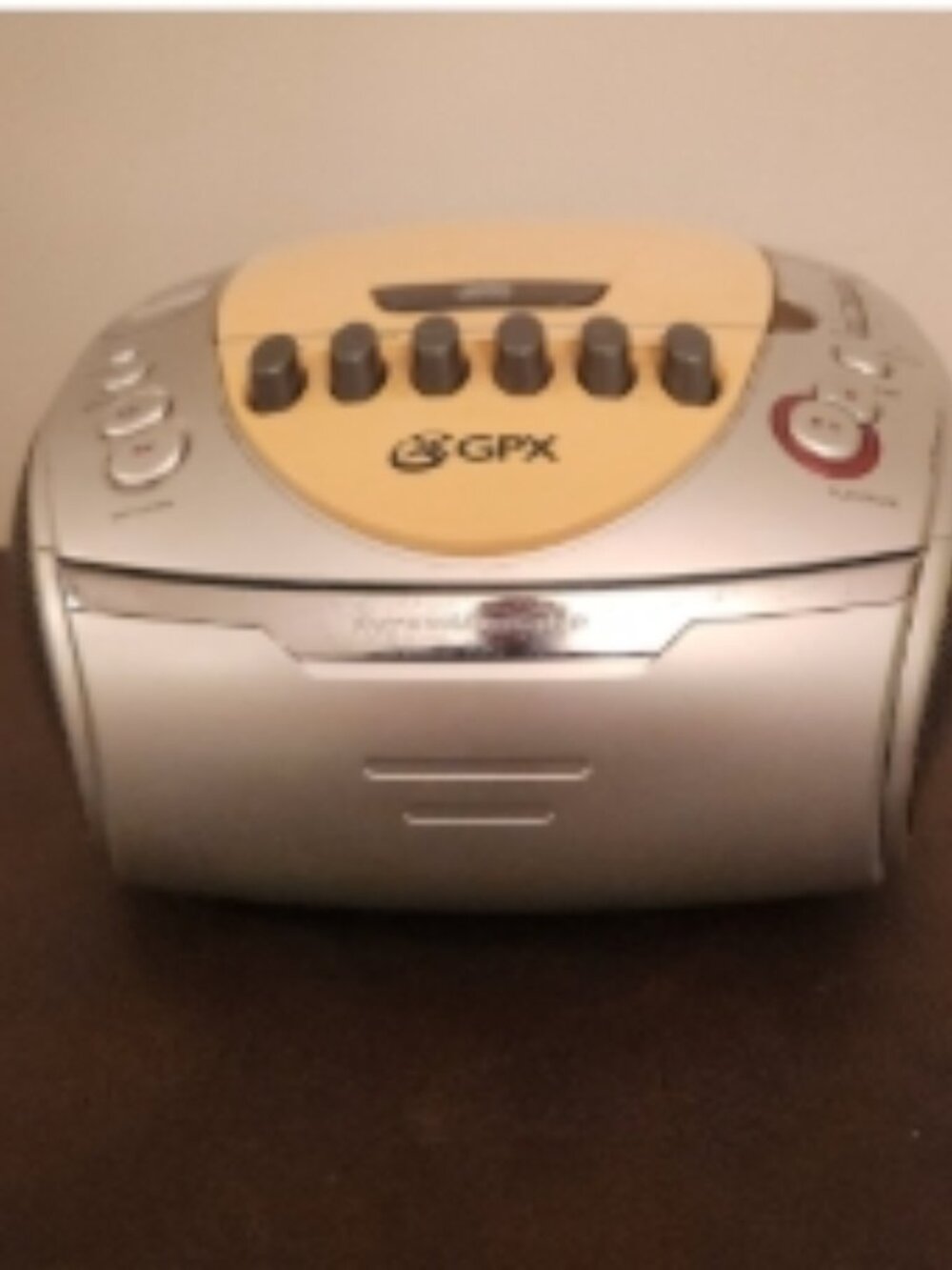 GPX CD Boombox Model BCD2805 CD playback & AM/FM radio capabilities.
